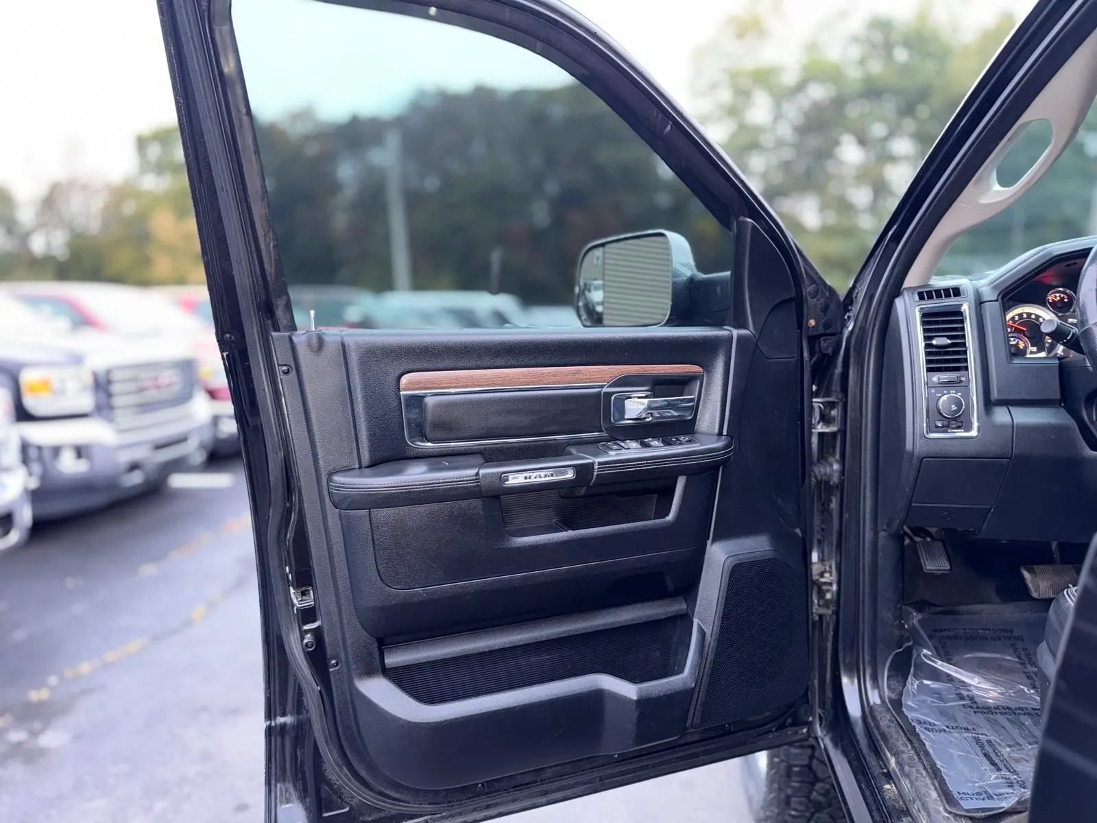 Used 2016 RAM 2500 Laramie w/ Convenience Group AWD/4WD image 11