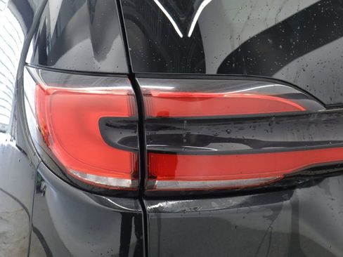 Certified 2023 Chrysler Pacifica Touring-L FWD image 17