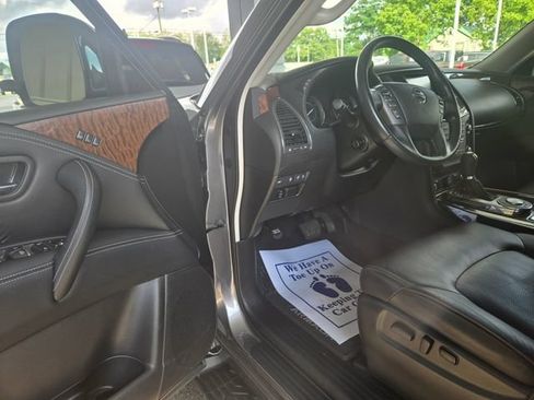 Used 2020 Nissan Armada Platinum w/ Captain's Chairs Package RWD image 4
