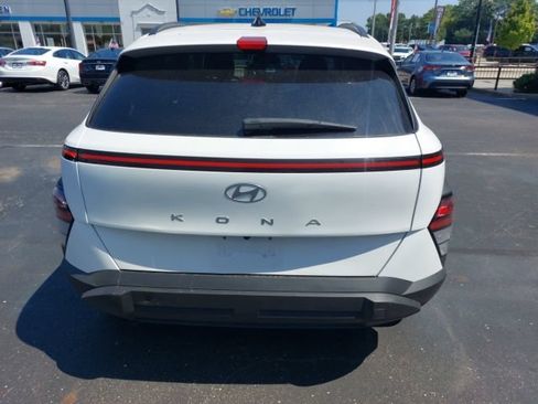 Used 2024 Hyundai Kona SEL FWD image 6