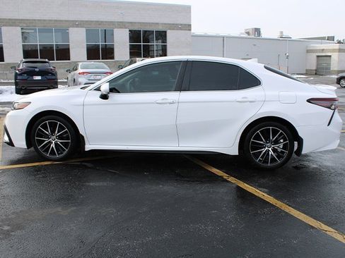 Certified 2022 Toyota Camry SE image 7