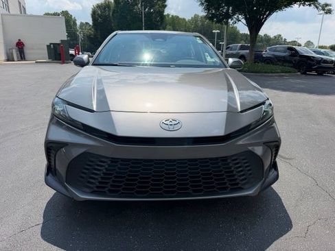 Used 2025 Toyota Camry SE w/ Convenience Package FWD image 4