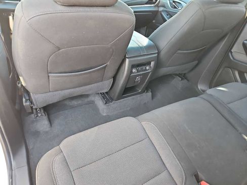 Used 2023 Chevrolet Traverse LT image 19
