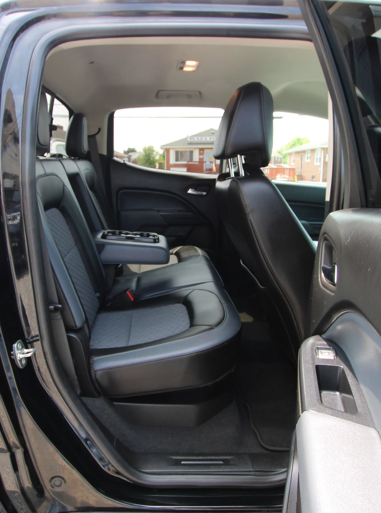 Used 2020 Chevrolet Colorado Z71 w/ Z71 Midnight Edition AWD/4WD image 11