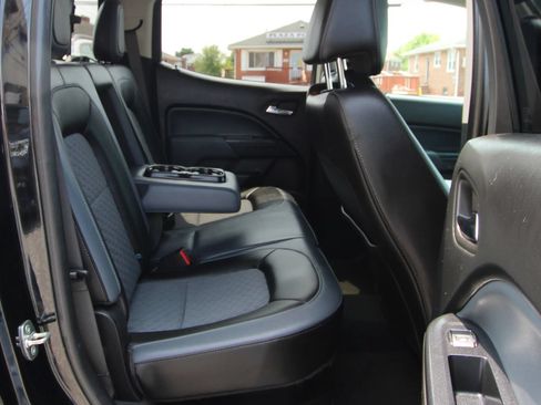 Used 2020 Chevrolet Colorado Z71 w/ Z71 Midnight Edition AWD/4WD image 11