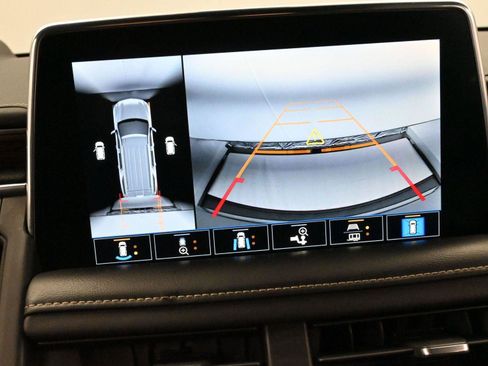 Used 2021 Chevrolet Tahoe Premier w/ Premium Package image 26