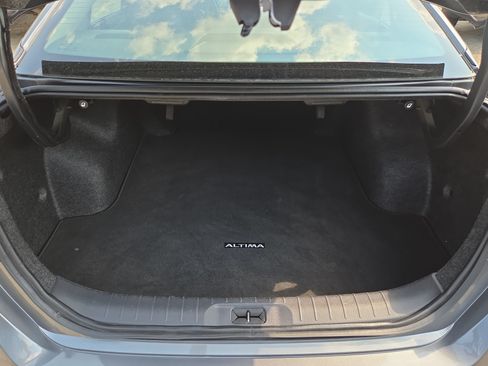 Used 2024 Nissan Altima 2.5 SV FWD image 9