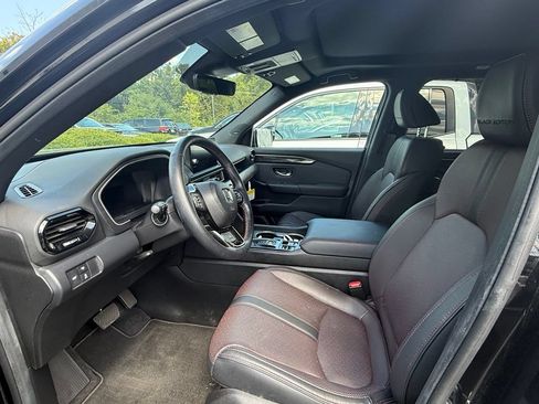 Certified 2025 Honda Pilot Black Edition image 2