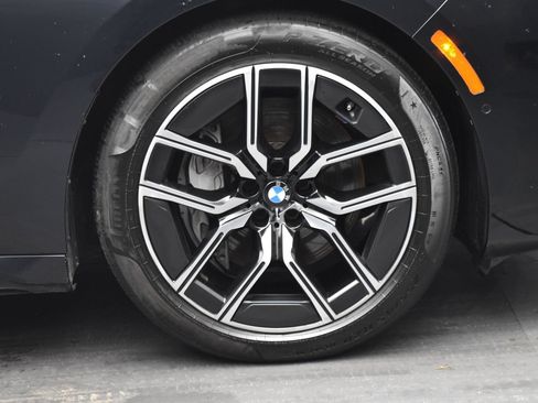 Used 2025 BMW 740i xDrive AWD/4WD image 5