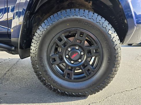 Used 2022 Toyota 4Runner TRD Off-Road Premium w/ Moonroof Package AWD/4WD image 15