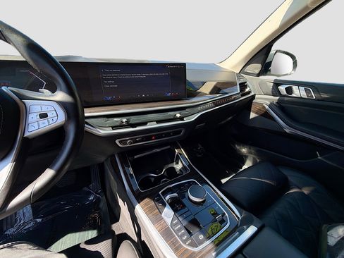 Used 2024 BMW X7 xDrive40i image 29