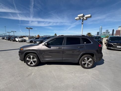 Used 2019 Jeep Cherokee Limited image 2