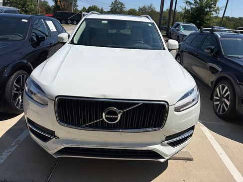 Used 2019 Volvo XC90 T5 Momentum w/ Protection Package Premier FWD image 2