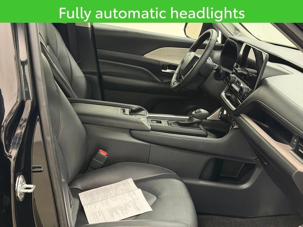 Used 2024 Toyota Grand Highlander AWD image 24