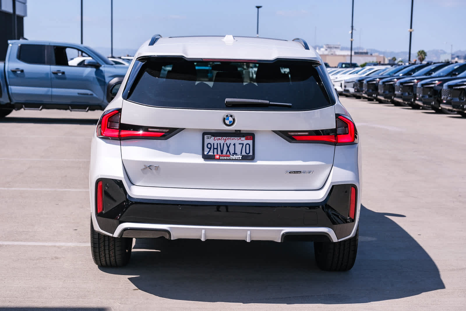 Used 2023 BMW X1 xDrive28i w/ M Sport Package AWD/4WD image 4