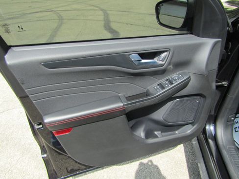 Used 2024 Ford Escape ST-Line w/ Tech Pack #1 AWD/4WD image 10