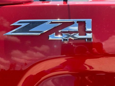 Used 2018 GMC Sierra 1500 SLT w/ SLT Premium Package AWD/4WD image 19