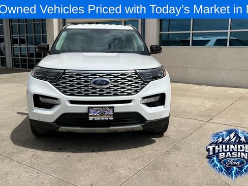 Used 2023 Ford Explorer Platinum w/ Technology Package AWD/4WD image 2