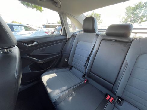 Used 2025 Volkswagen Jetta SE image 40