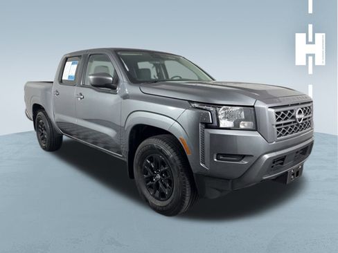 Used 2024 Nissan Frontier SV image 1