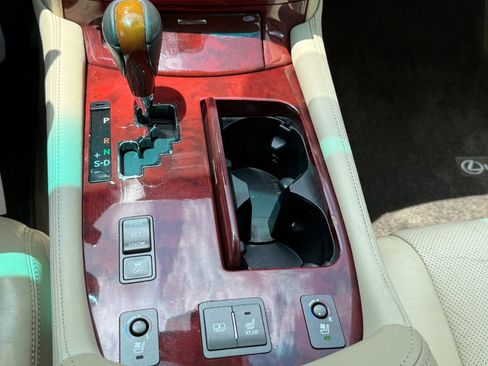 Used 2012 Lexus LS 460 w/ Comfort Pkg RWD image 18