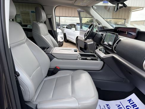 Used 2025 Ford Expedition Active AWD/4WD image 34