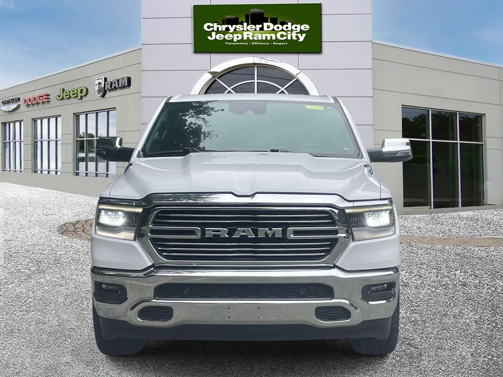 Used 2023 RAM 1500 Laramie AWD/4WD image 4