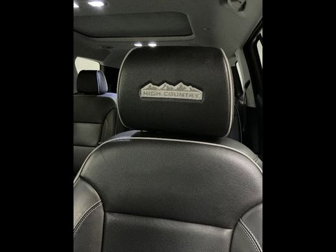 Used 2021 Chevrolet Traverse High Country image 27