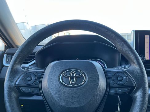 Used 2025 Toyota RAV4 LE image 27