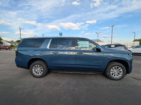 New 2026 Chevrolet Suburban LT w/ Comfort Package AWD/4WD image 13