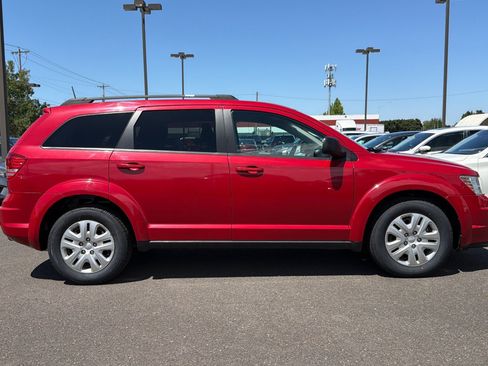 Used 2020 Dodge Journey SE w/ SE Popular Equipment Group FWD image 3