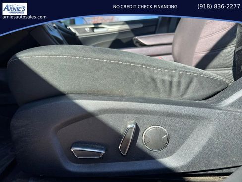 Used 2020 Ford Fusion SE FWD image 14