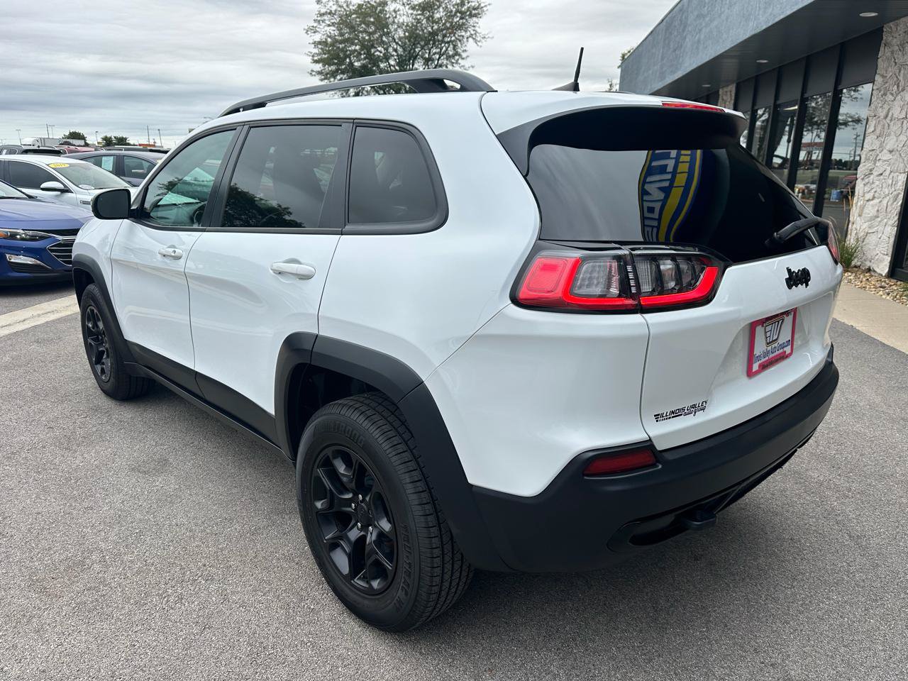 Used 2022 Jeep Cherokee Latitude AWD/4WD image 5