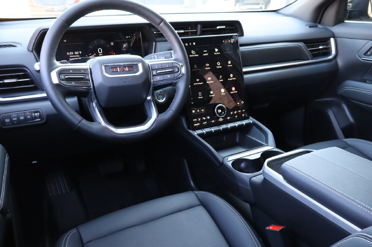 Used 2027 GMC Terrain Elevation w/ Elevation Premium Package FWD image 4