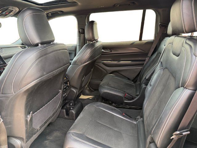 Used 2023 Jeep Grand Cherokee L Laredo AWD/4WD image 10