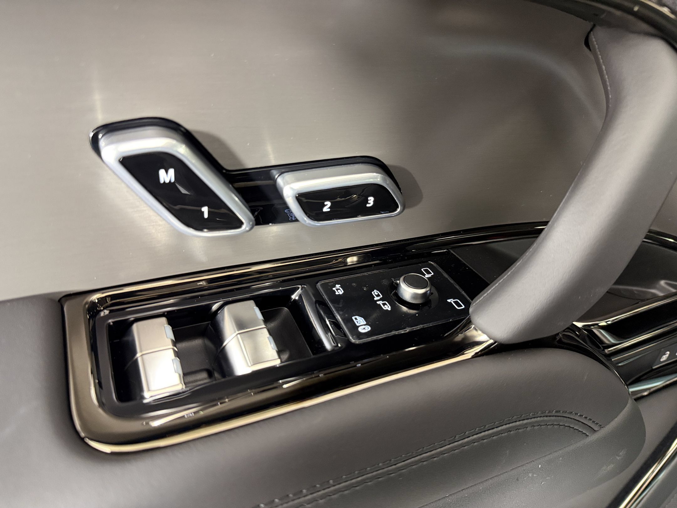 New 2027 Land Rover Range Rover Sport SE AWD/4WD image 14