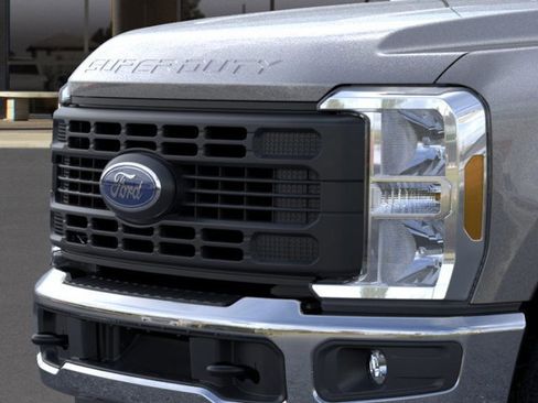 New 2026 Ford F250 XL w/ XL Chrome Package image 17