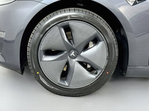 Used 2019 Tesla Model 3 Standard Range RWD image 9
