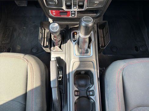 Used 2021 Jeep Gladiator Rubicon AWD/4WD image 15