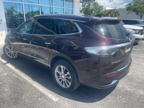 Used 2022 Buick Enclave Avenir w/ Avenir Technology Package FWD image 4