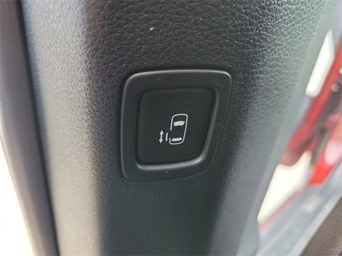 Used 2022 Kia Carnival LX image 19