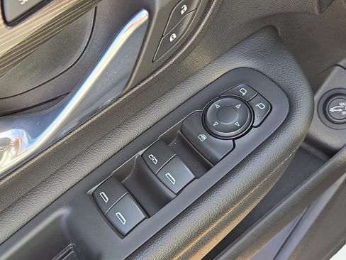 Used 2024 GMC Terrain SLT image 17