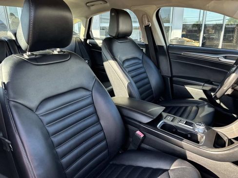 Used 2020 Ford Fusion SEL image 11