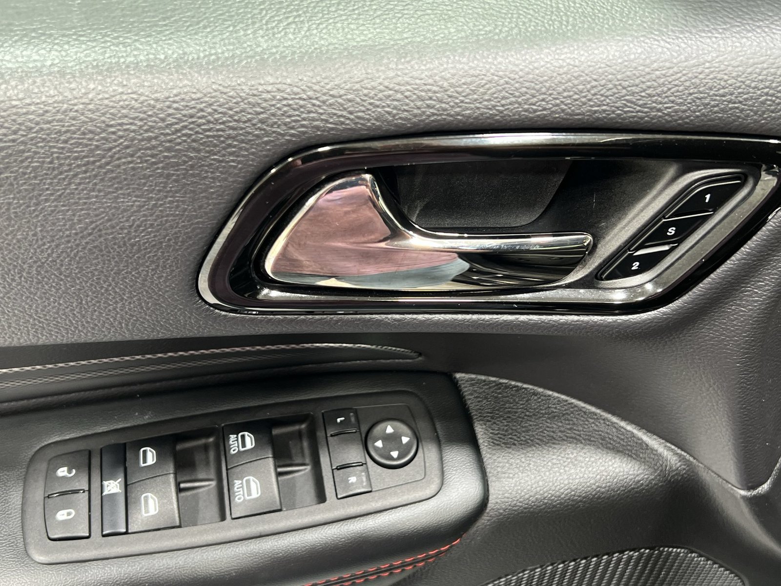 Used 2025 Dodge Durango GT AWD/4WD image 13