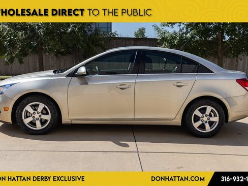 Used 2016 Chevrolet Cruze LT FWD image 3