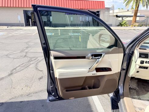 Used 2018 Lexus GX 460 Premium AWD/4WD image 10