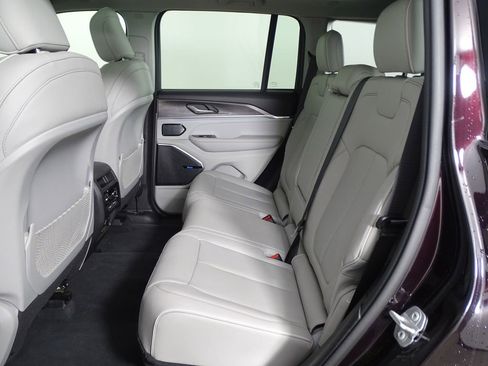 Used 2022 Jeep Grand Cherokee Overland image 14