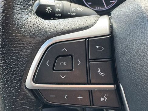 Used 2021 Toyota Sienna Limited FWD image 12