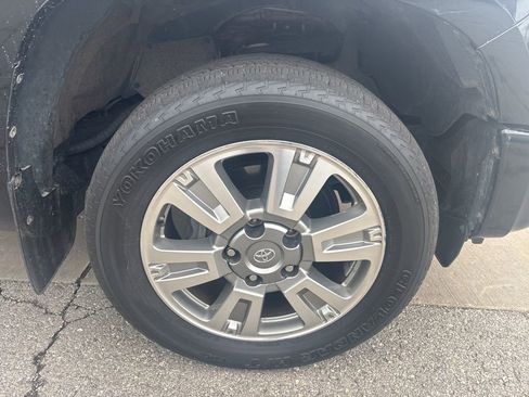 Used 2017 Toyota Tundra Platinum image 12