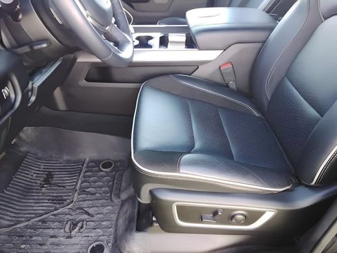 Used 2023 RAM 1500 Laramie AWD/4WD image 11